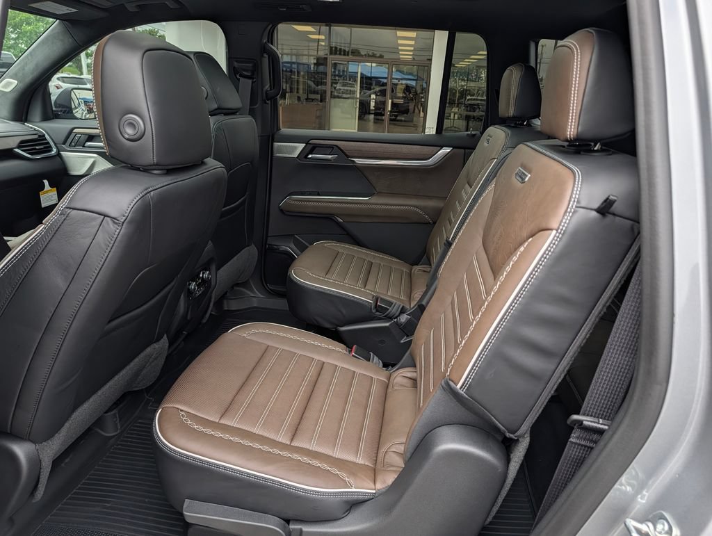 New 2026 GMC Acadia Denali Ultimate w/ LPO, Floor Liner Package AWD/4WD image 27