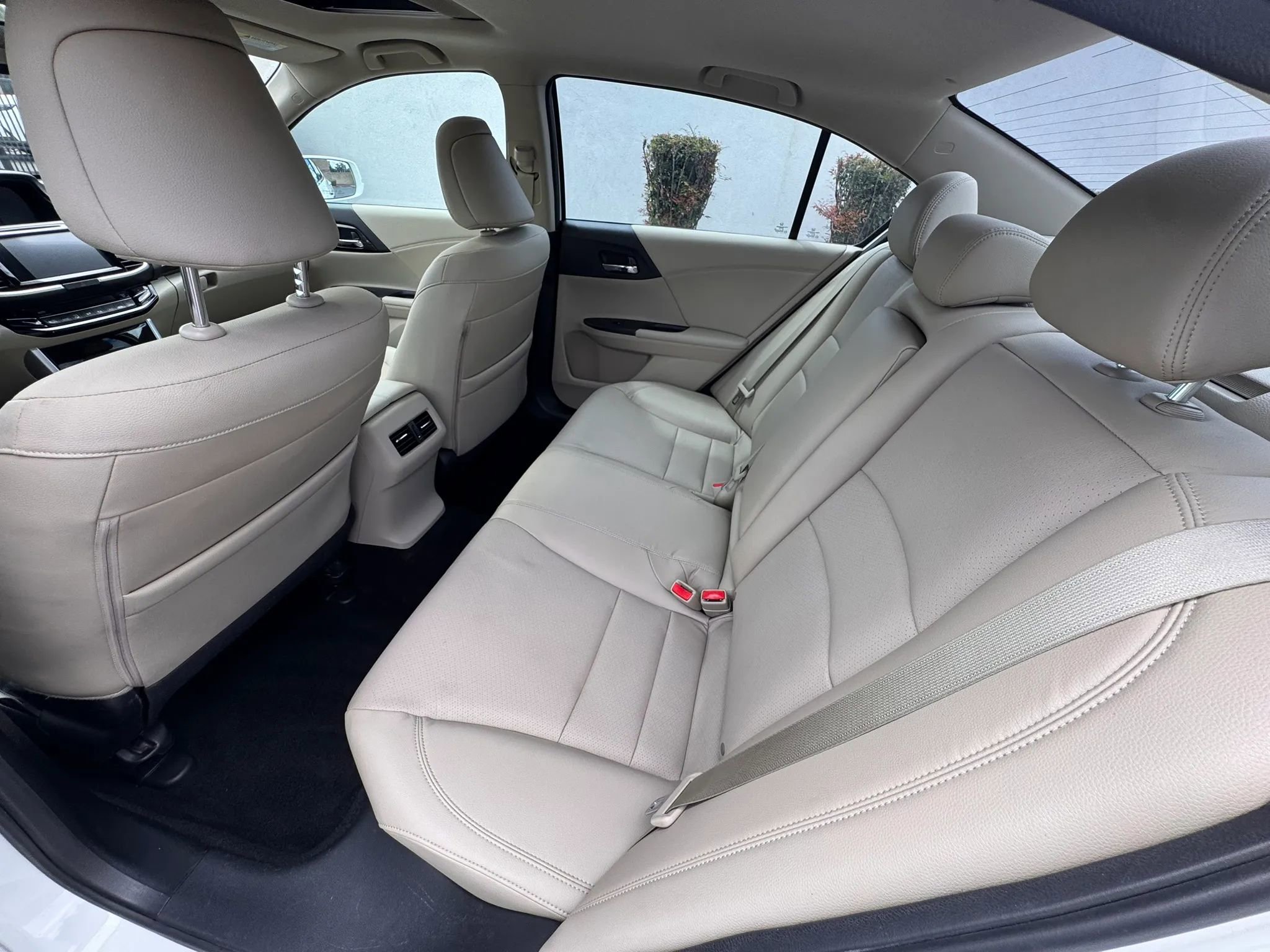 Used 2017 Honda Accord EX-L image 16