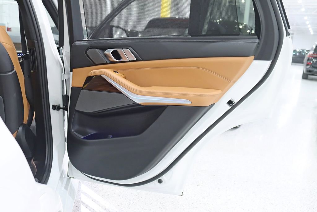 Used 2026 BMW X5 M60i image 40