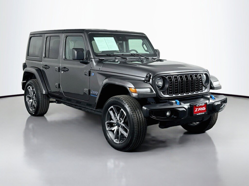 Used 2024 Jeep Wrangler Unlimited w/ Convenience Group AWD/4WD image 7