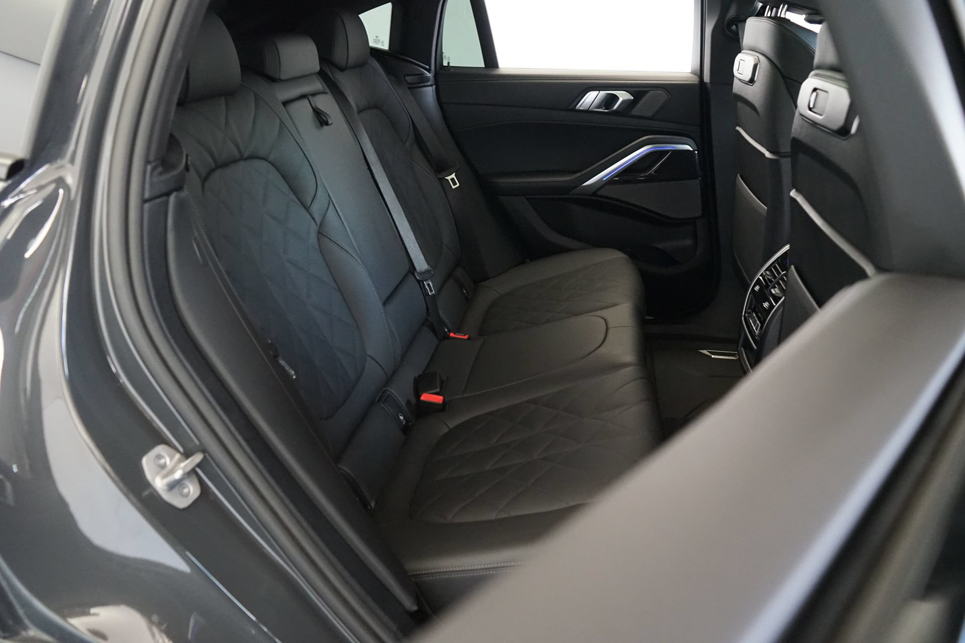 Used 2026 BMW X6 xDrive40i AWD/4WD image 19