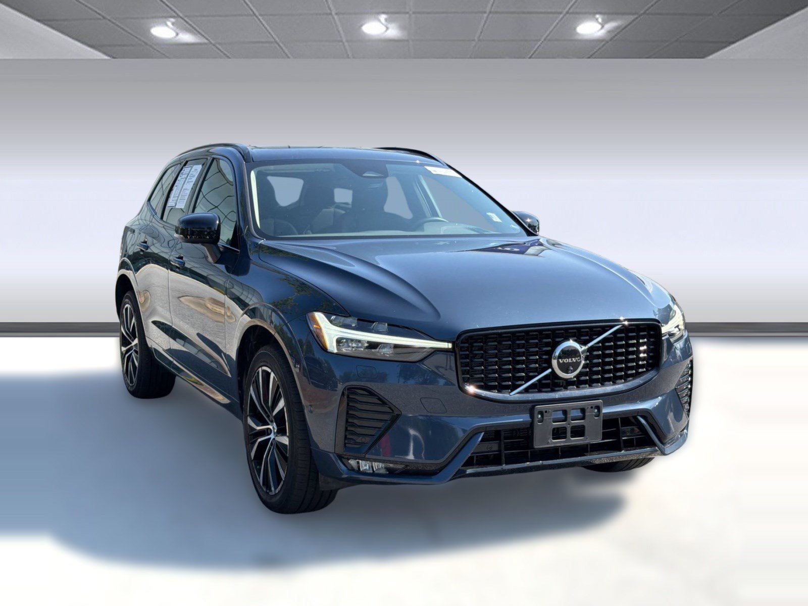Certified 2024 Volvo XC60 B5 Plus w/ Climate Package AWD/4WD image 7