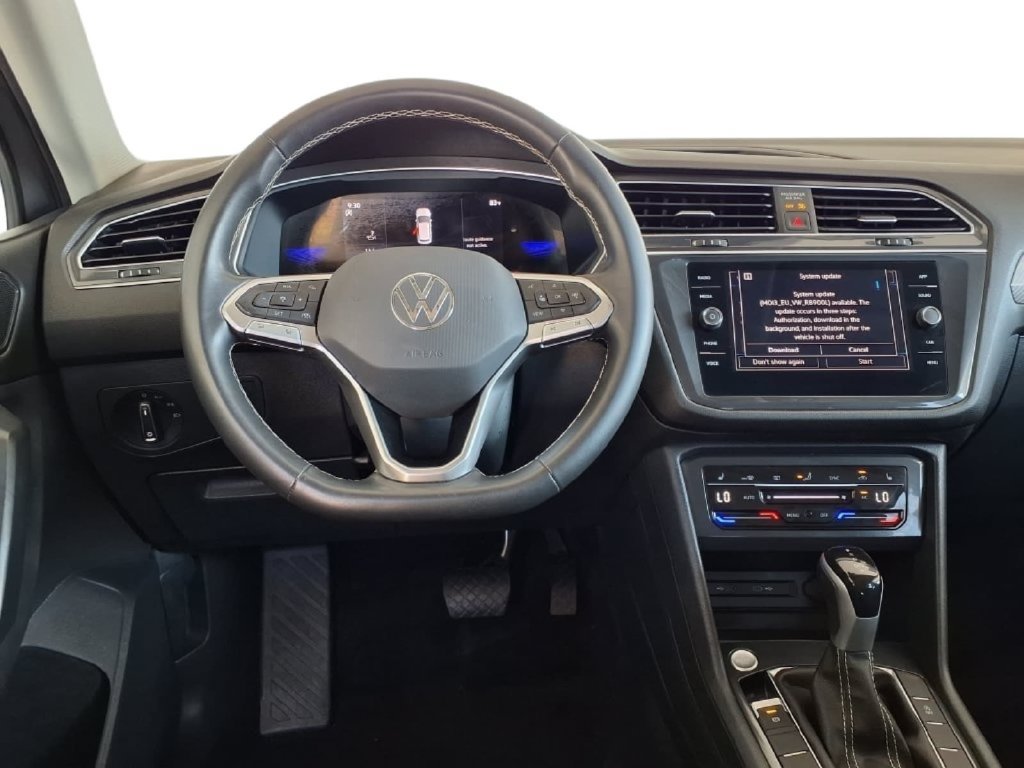 Used 2023 Volkswagen Tiguan SE w/ Panoramic Sunroof Package FWD image 17