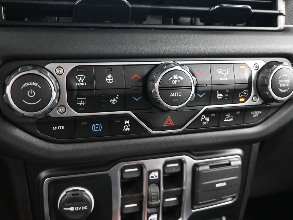 Used 2024 Jeep Wrangler Unlimited Rubicon 4xe image 23