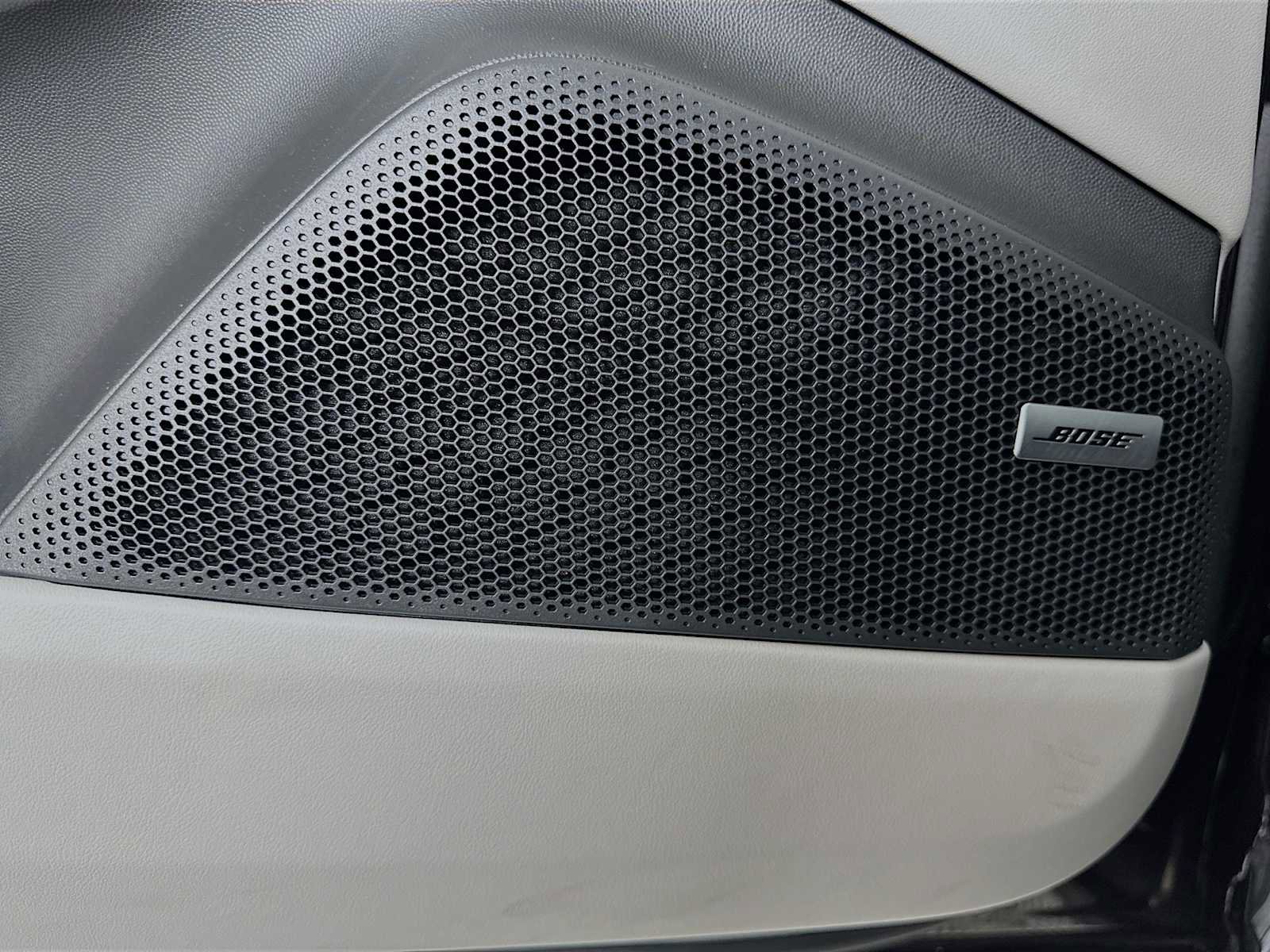 Used 2025 Porsche Macan Electric image 12