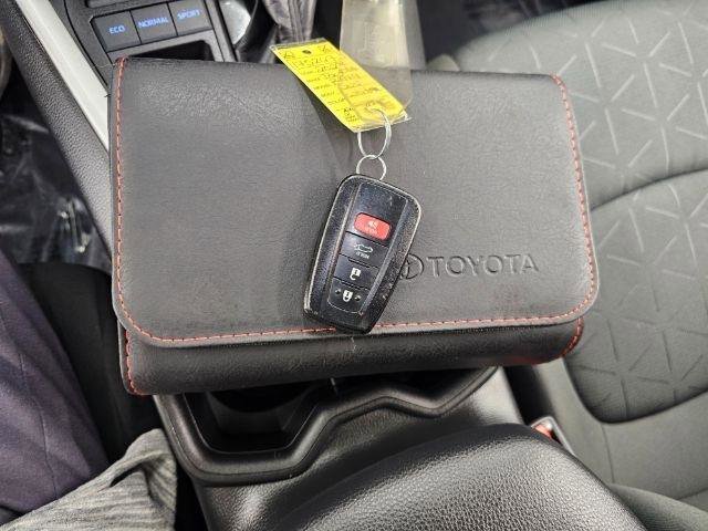 Used 2022 Toyota RAV4 XLE w/ Convenience Package FWD image 23
