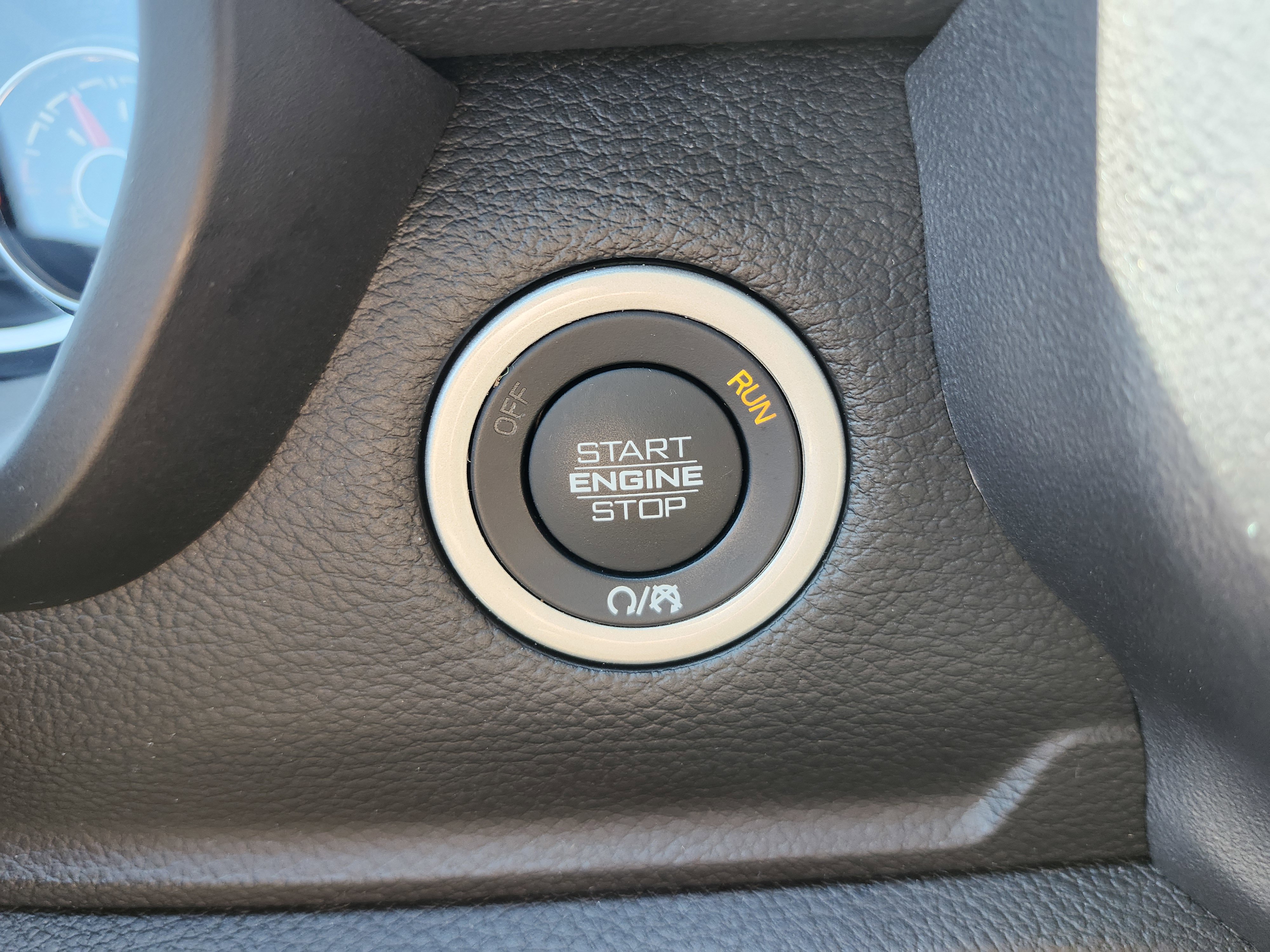 Used 2025 RAM 1500 Laramie image 9