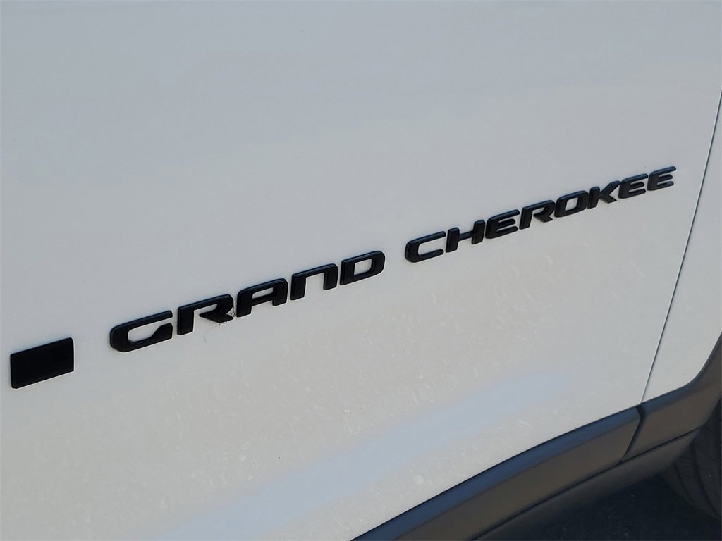 Used 2024 Jeep Grand Cherokee L Laredo image 6