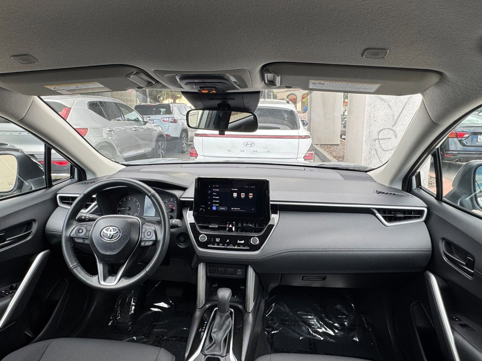 Used 2025 Toyota Corolla Cross LE image 32