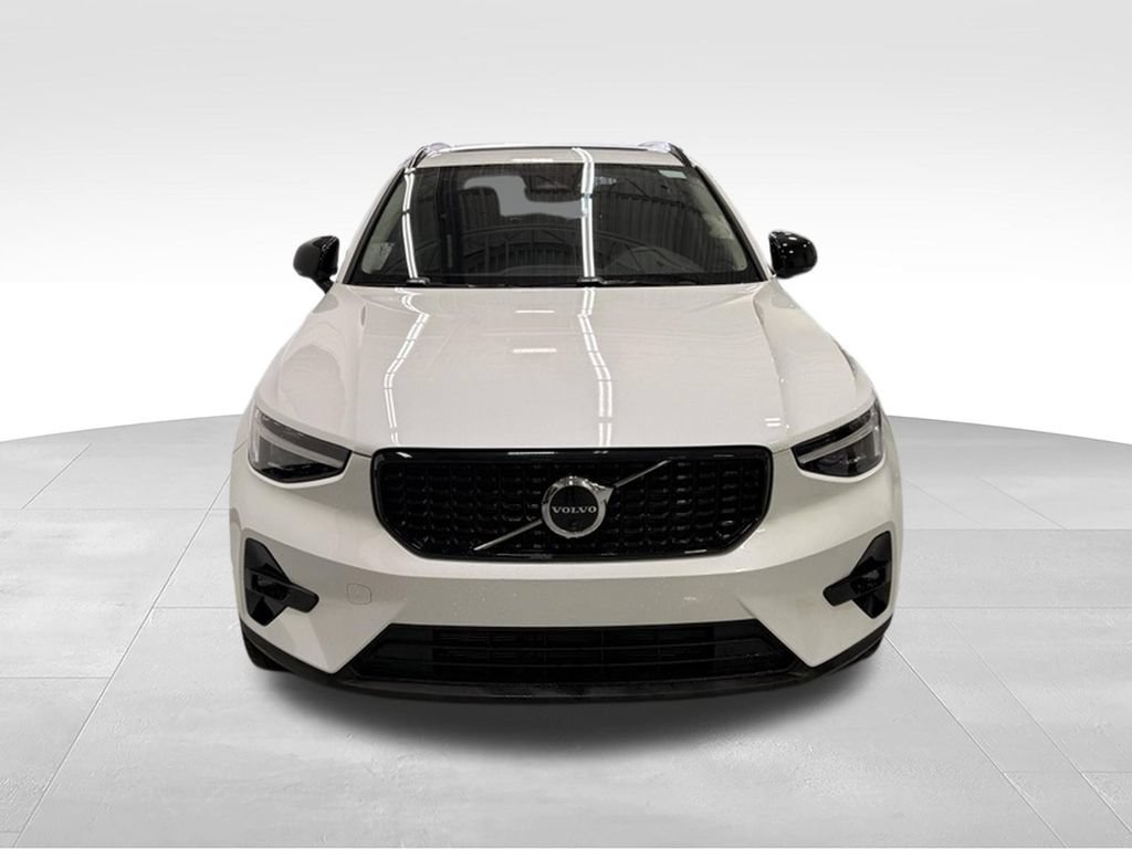 Used 2026 Volvo XC40 B5 Plus AWD/4WD image 8