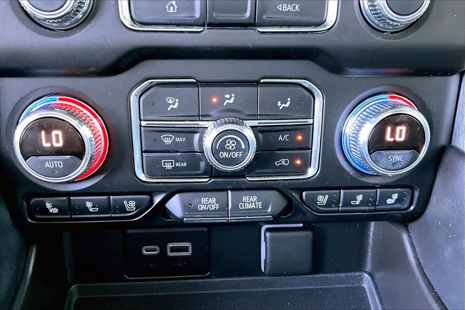 Used 2021 GMC Yukon SLT w/ SLT Premium Package AWD/4WD image 35