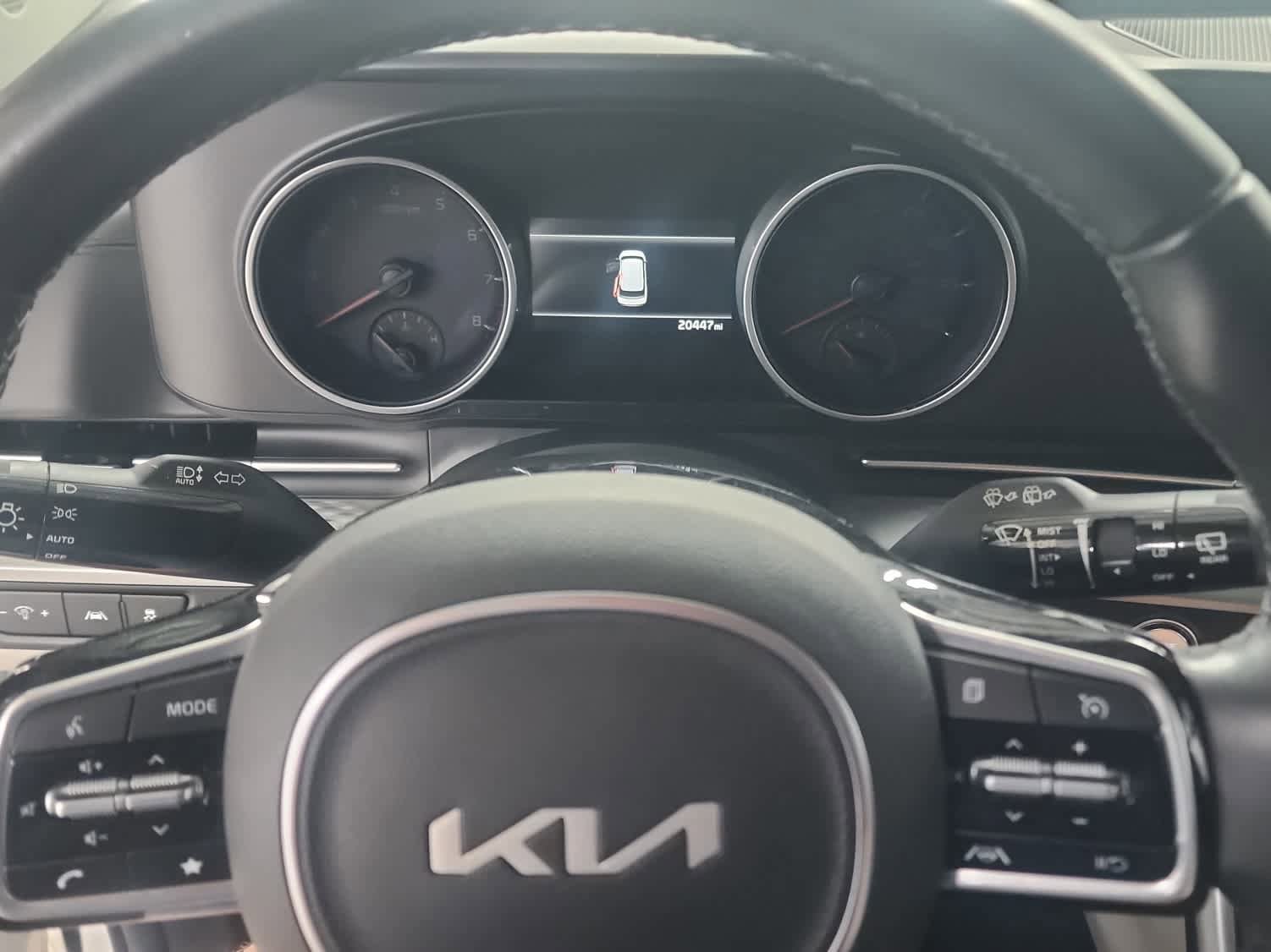 Used 2024 Kia Carnival LX FWD image 19