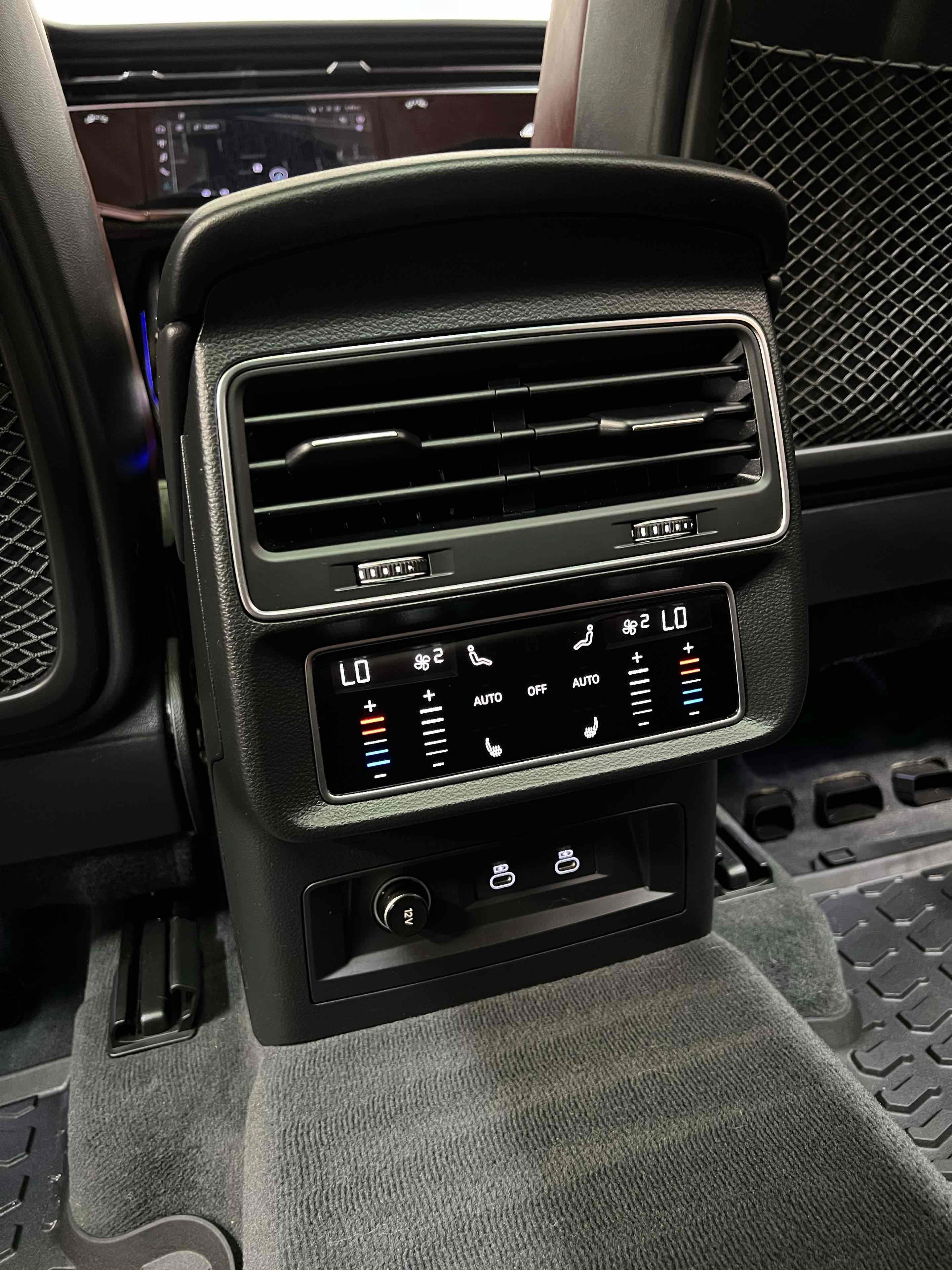 Used 2022 Audi SQ7 Prestige w/ Prestige Package AWD/4WD image 28