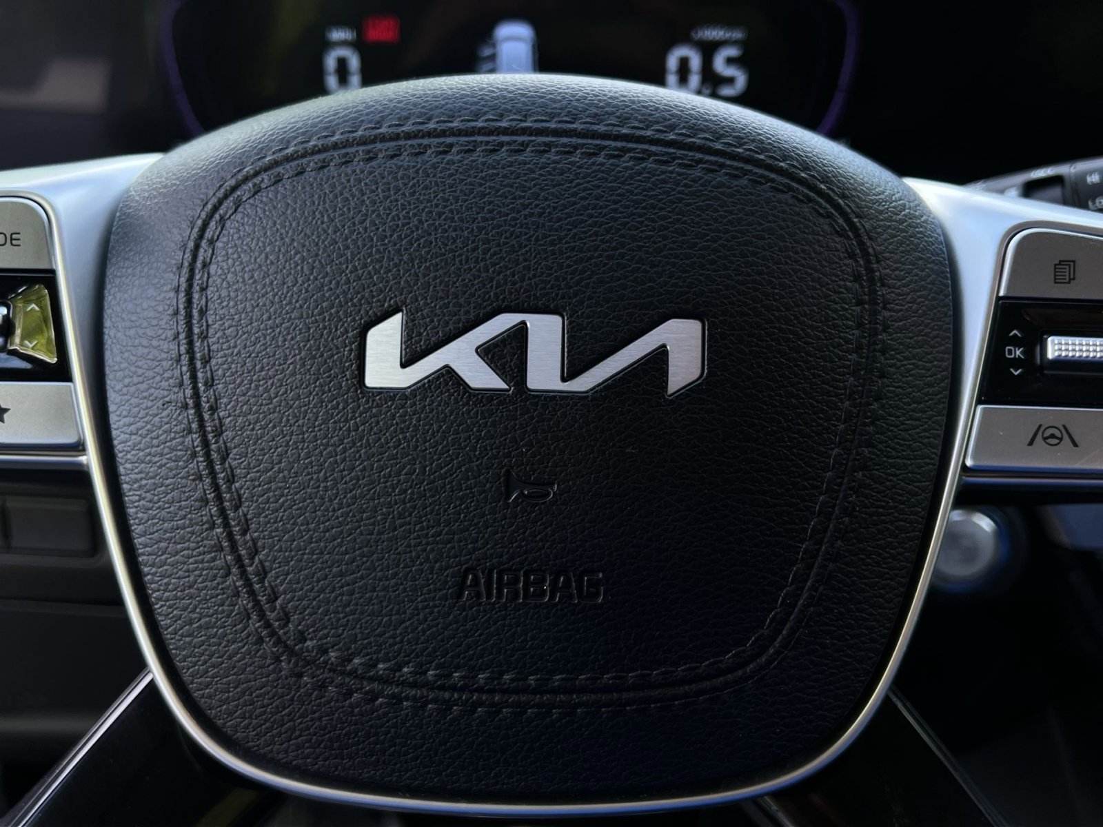 Used 2023 Kia Telluride LX image 39