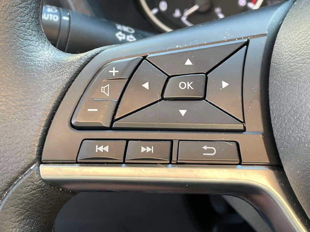 Used 2025 Nissan Sentra SV FWD image 28