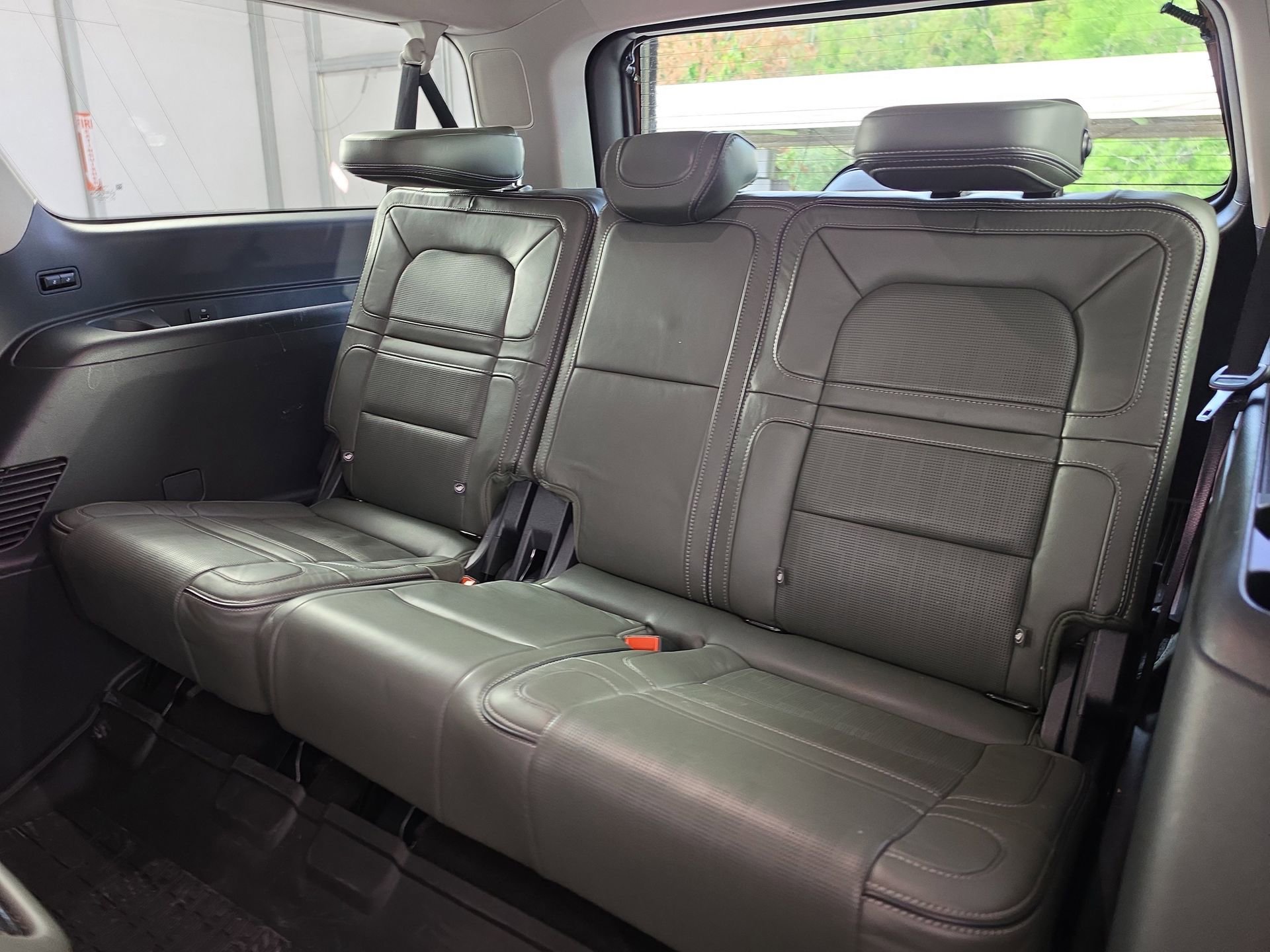 Used 2024 Lincoln Navigator L Black Label AWD/4WD image 11