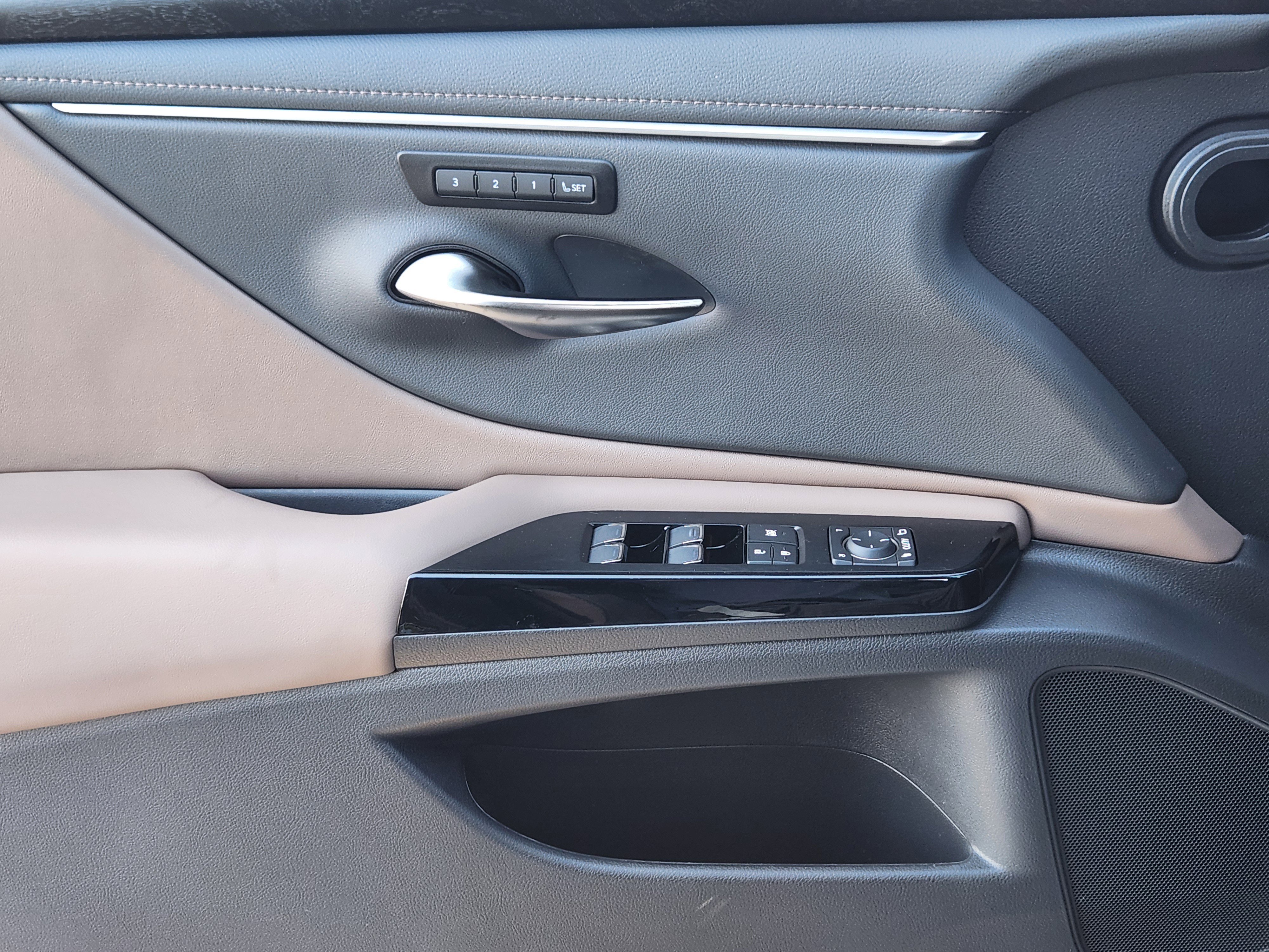 New 2025 Lexus ES 350 w/ Premium Package image 17