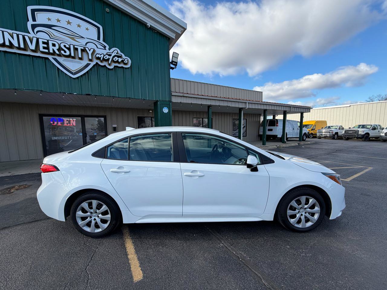 Used 2023 Toyota Corolla LE FWD image 2