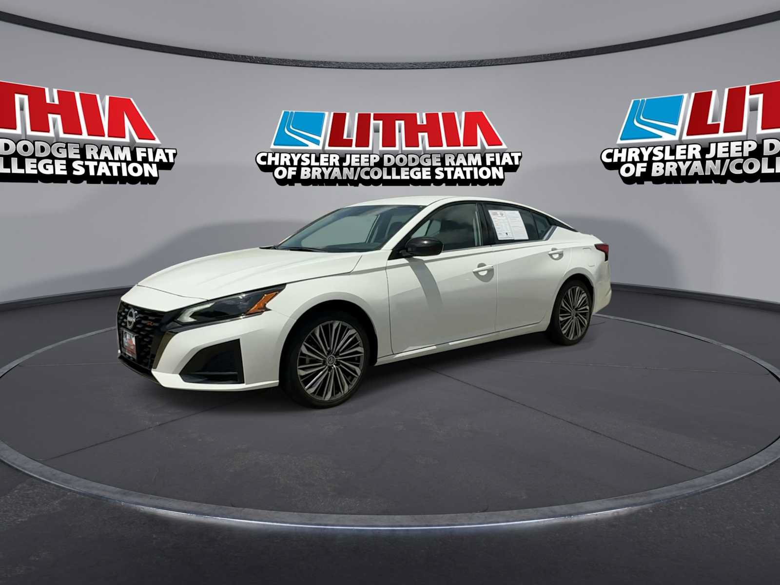 Used 2025 Nissan Altima 2.5 SR FWD image 4