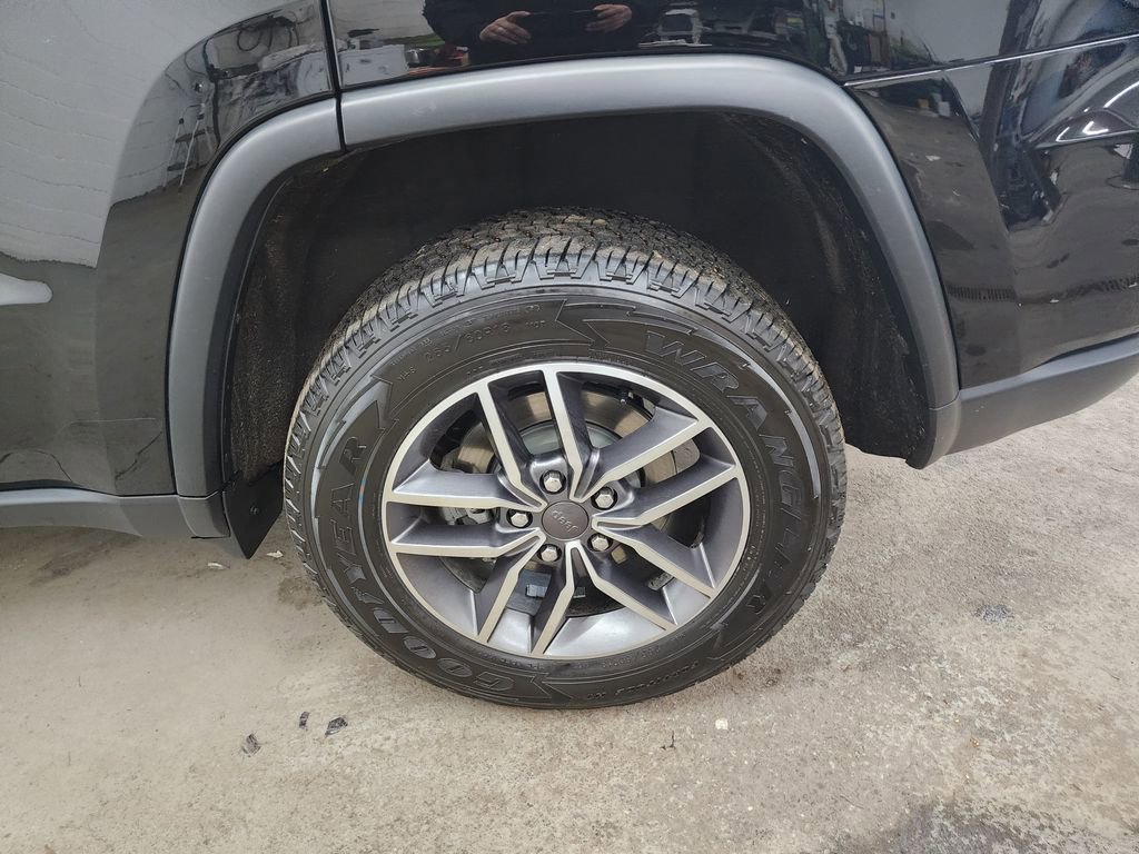 Used 2022 Jeep Grand Cherokee Limited image 39