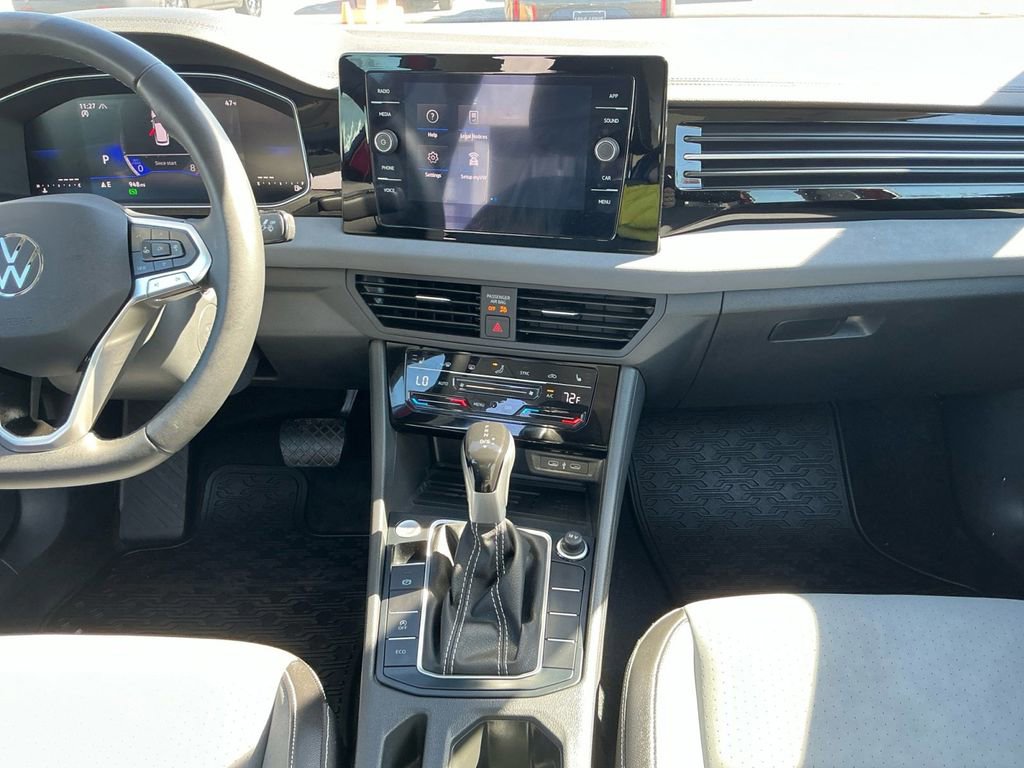 Used 2025 Volkswagen Jetta SE w/ Sunroof Package image 20