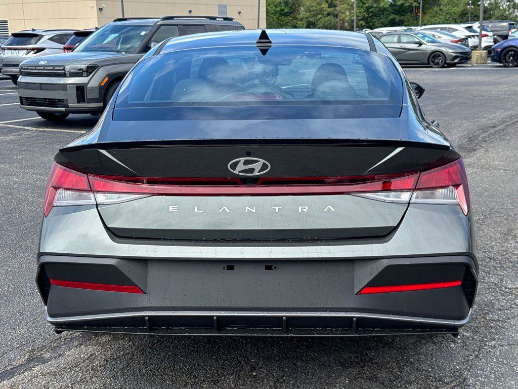 New 2026 Hyundai Elantra SEL Sport FWD image 7
