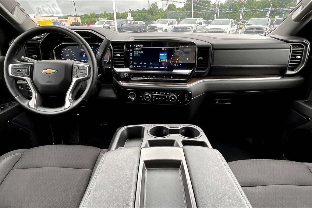 Used 2024 Chevrolet Silverado 1500 LT AWD/4WD image 5