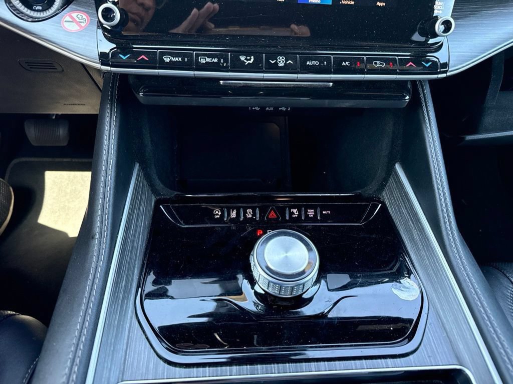 Used 2024 Jeep Wagoneer Series II w/ Flexible Seating Group RWD image 9