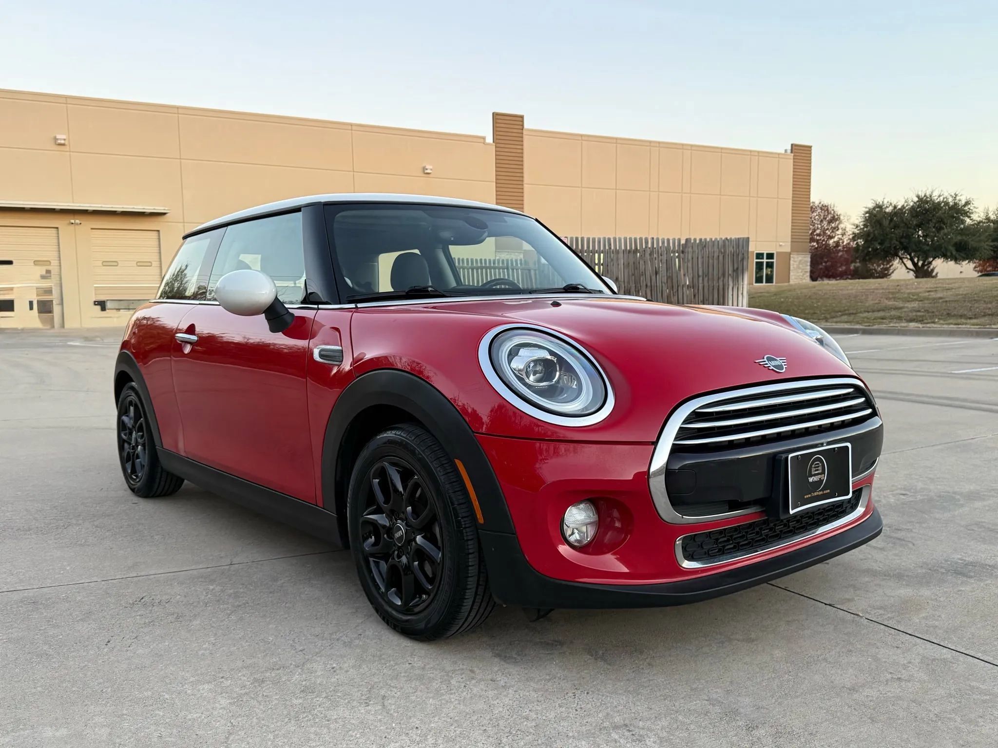 Used 2019 MINI Cooper 2-Door Hardtop w/ Premium Package image 8