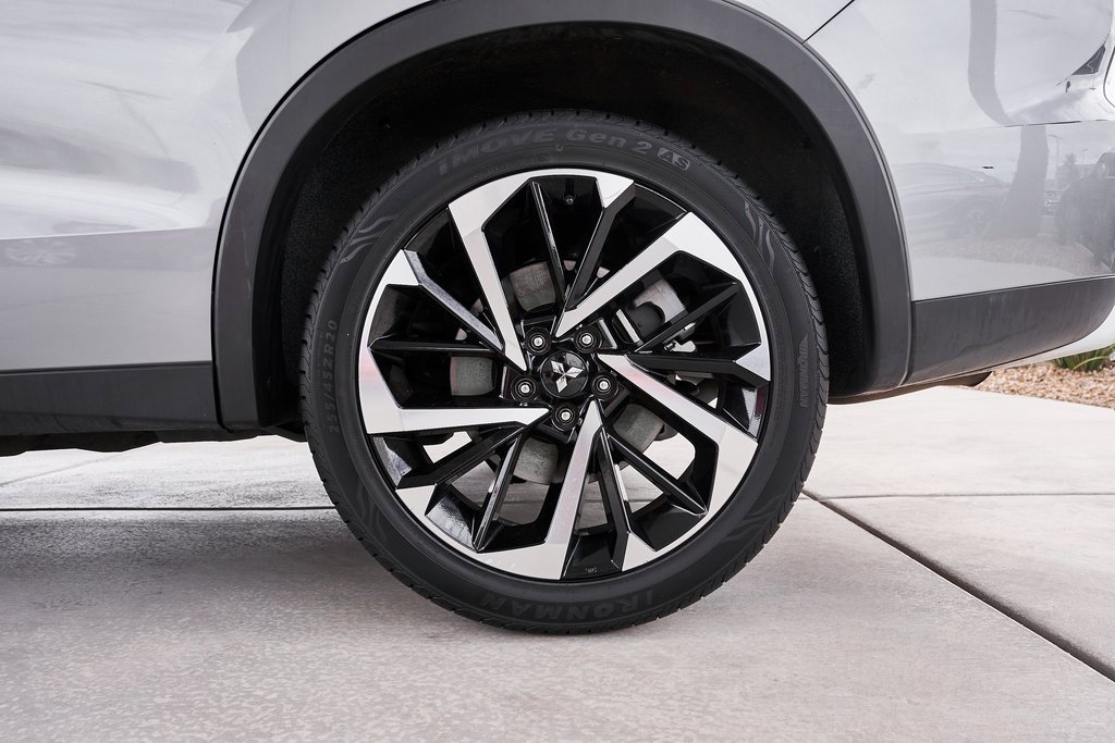 Used 2024 Mitsubishi Outlander SE image 9