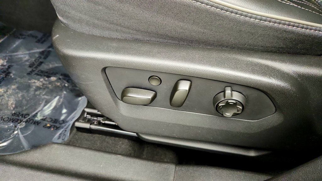 Used 2022 Buick Envision Avenir w/ Technology Package II image 12