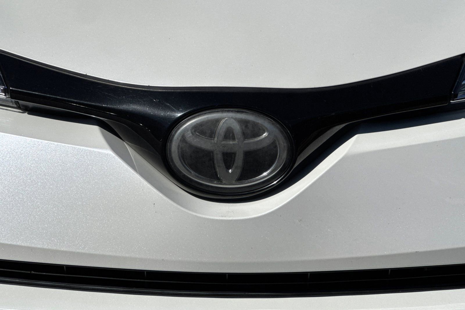 Used 2019 Toyota C-HR LE image 42