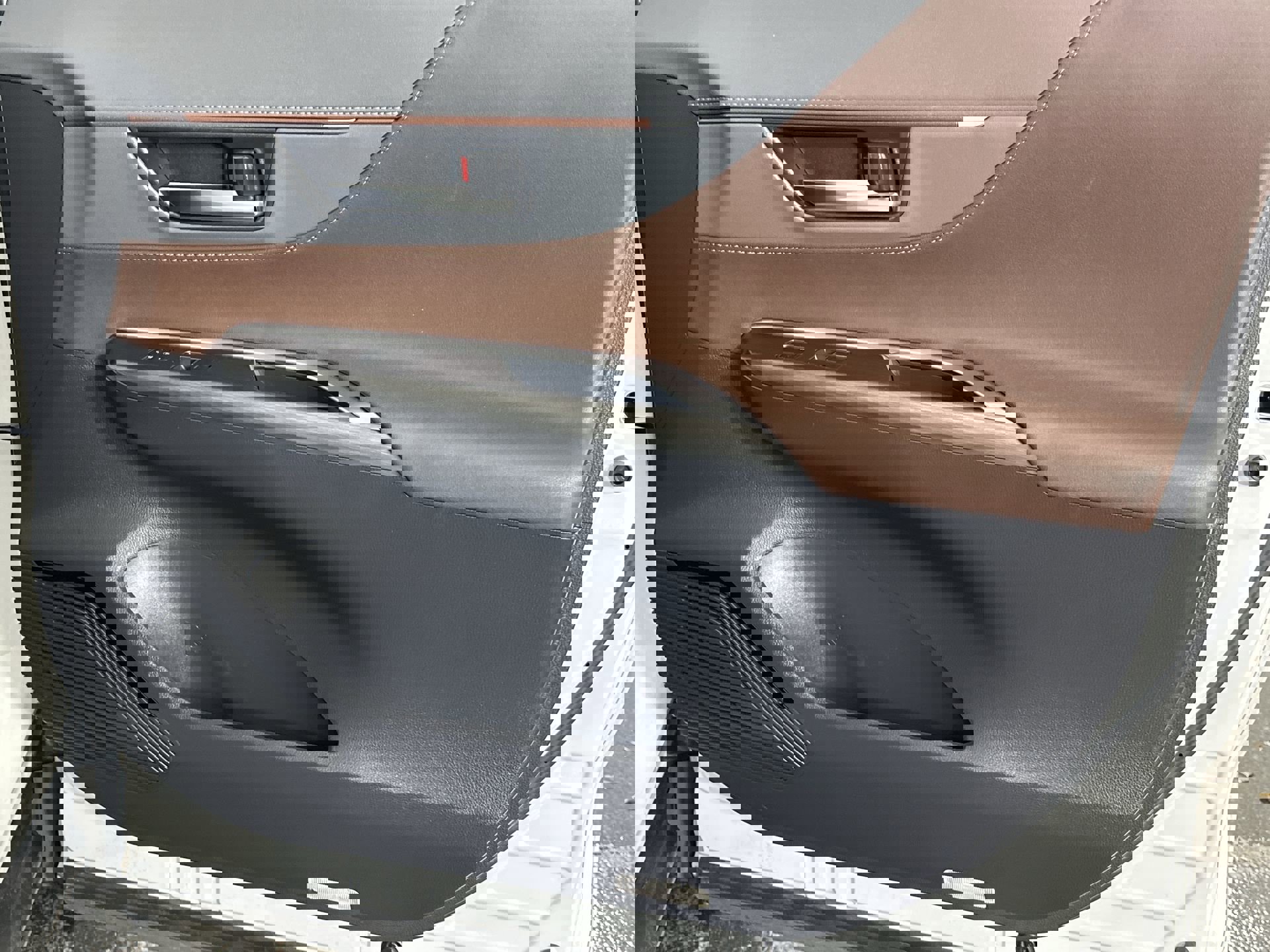 Used 2023 Toyota Venza Limited image 35