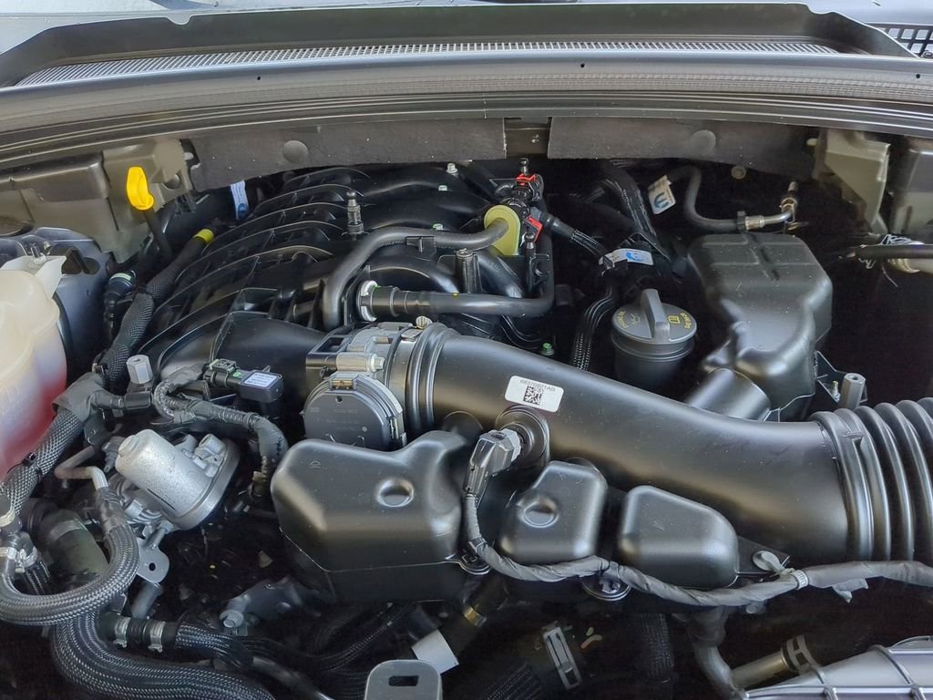 Used 2023 Jeep Grand Cherokee L Laredo image 10