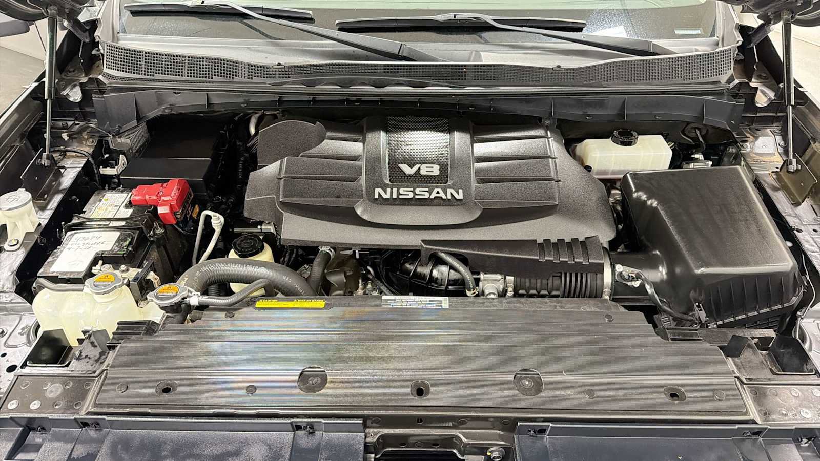 Used 2020 Nissan Titan SL w/ Moonroof Package AWD/4WD image 31