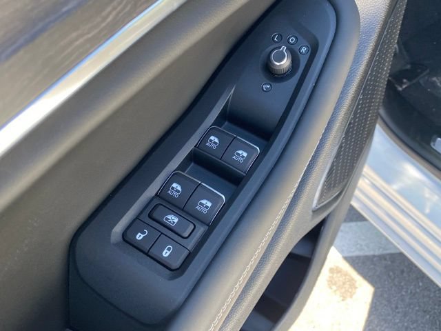 New 2025 Jeep Grand Cherokee Overland w/ Adv Protech Group III AWD/4WD image 13