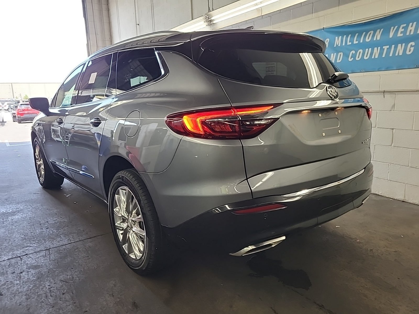 Used 2019 Buick Enclave Essence FWD image 3