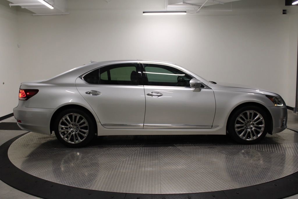 Used 2013 Lexus LS 460 AWD w/ Comfort Pkg image 12