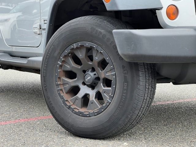 Used 2011 Jeep Wrangler Unlimited Sport image 2