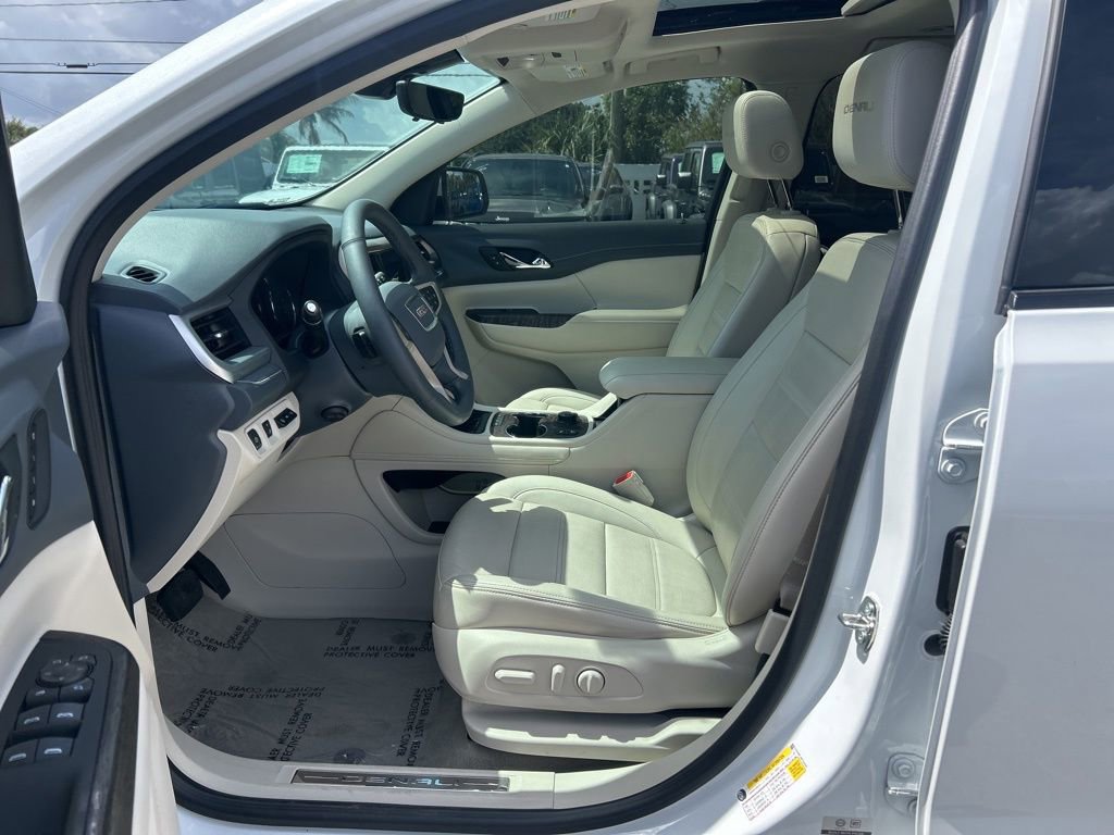 Used 2023 GMC Acadia Denali w/ Denali Ultimate Package image 10