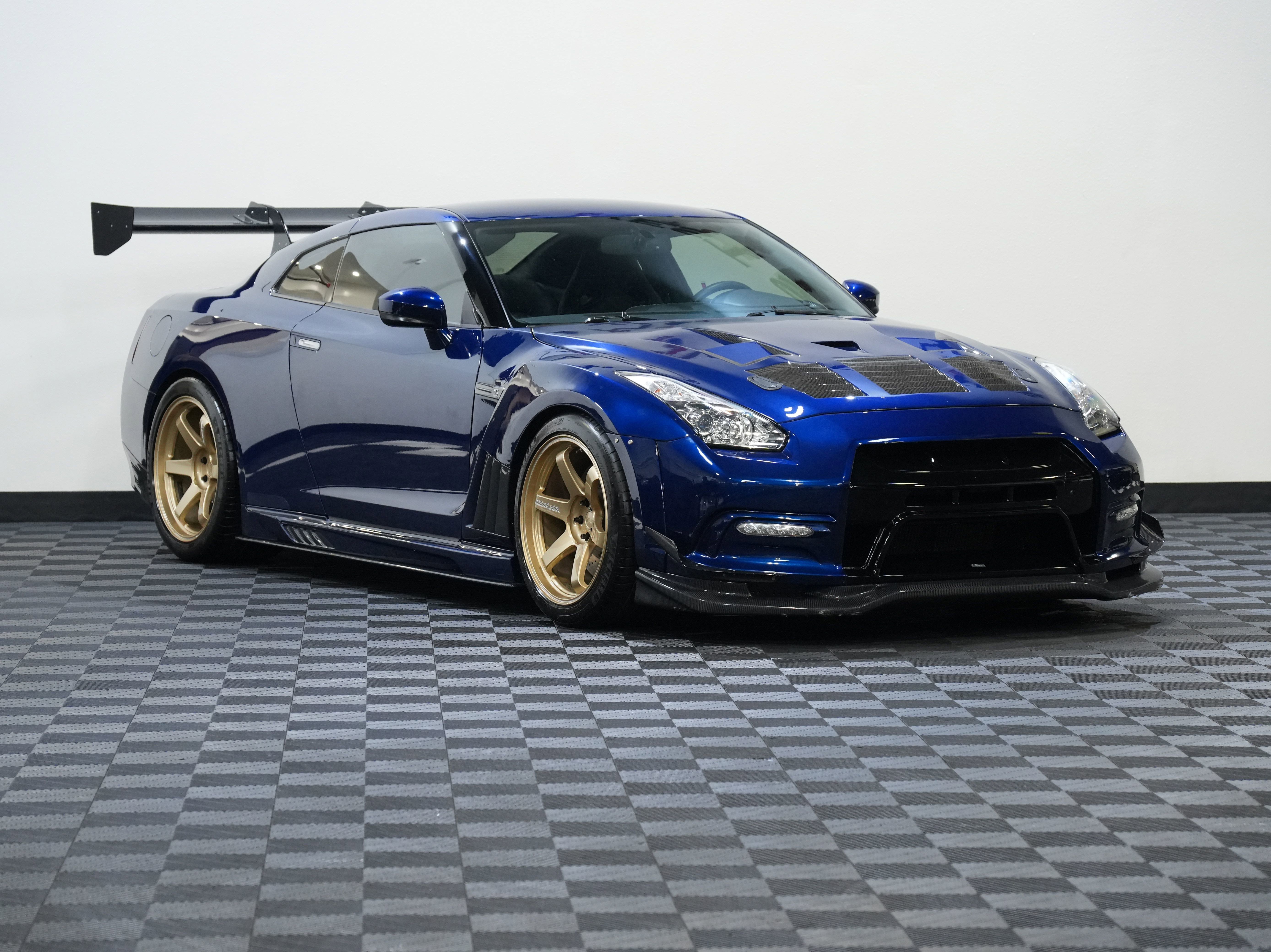 Used 2014 Nissan GT-R Premium AWD/4WD image 5
