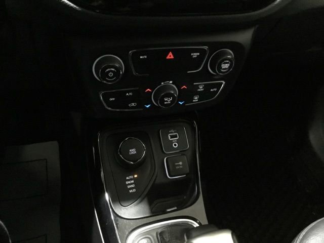 Used 2019 Jeep Compass Latitude AWD/4WD image 32