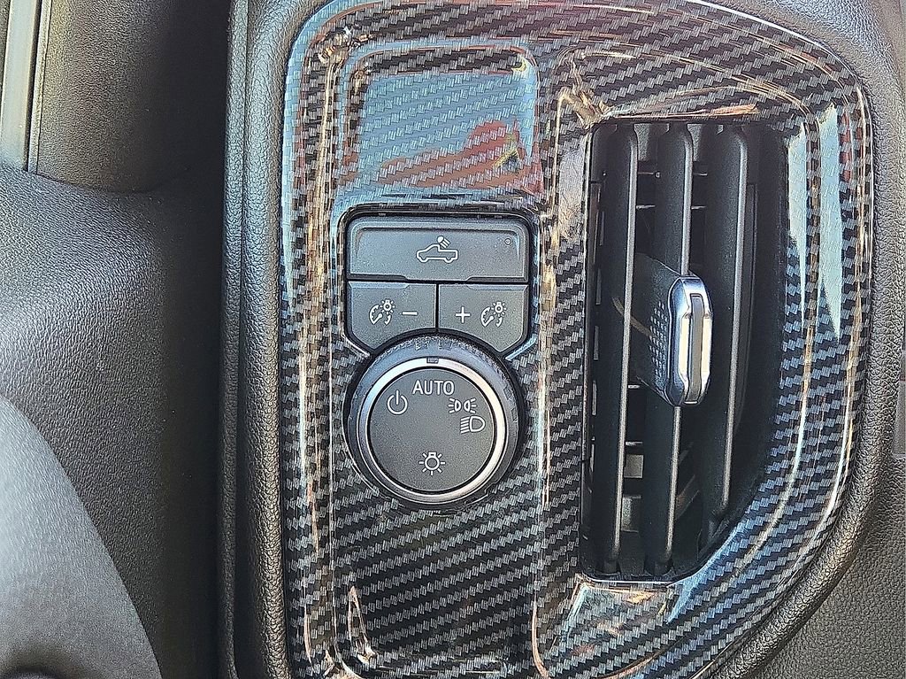Used 2025 Chevrolet Silverado 1500 Custom image 23