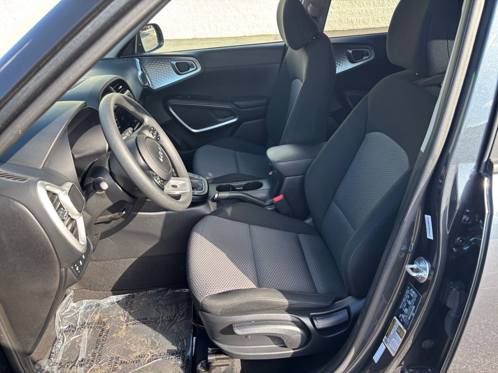 Used 2025 Kia Soul LX w/ LX Technology Package FWD image 35