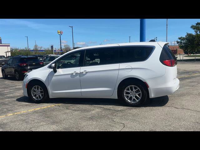 Used 2022 Chrysler Voyager LX FWD image 29
