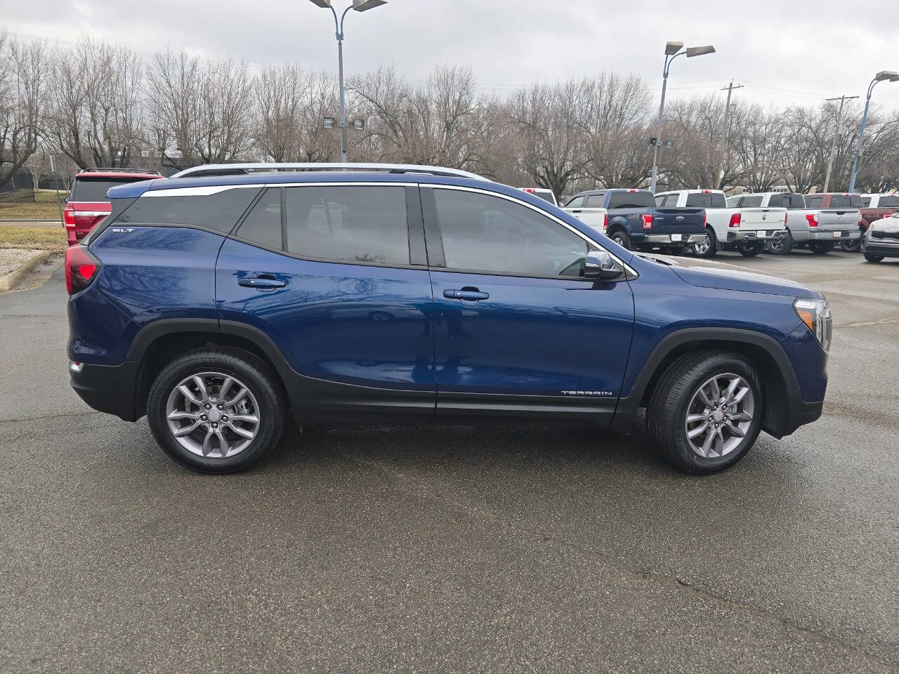 Used 2023 GMC Terrain SLT image 4