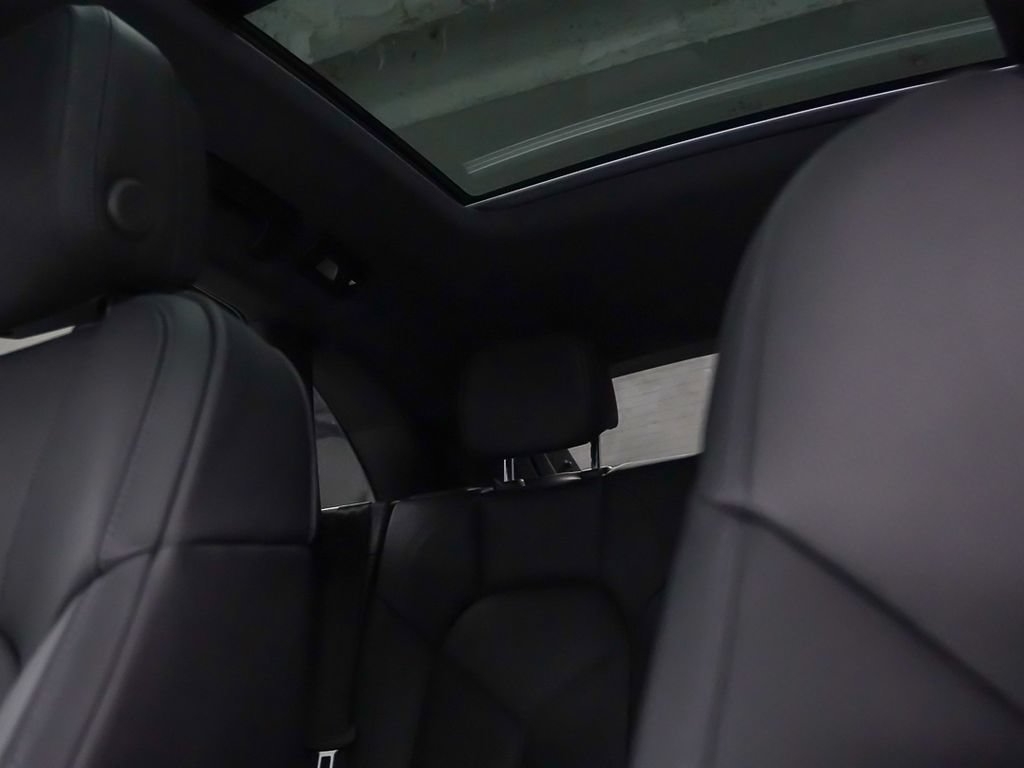 Certified 2026 Porsche Macan Turbo AWD/4WD image 33