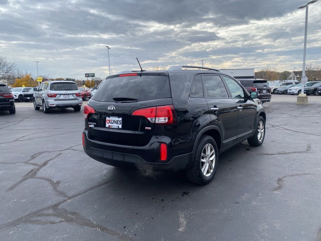 Used 2015 Kia Sorento LX image 3