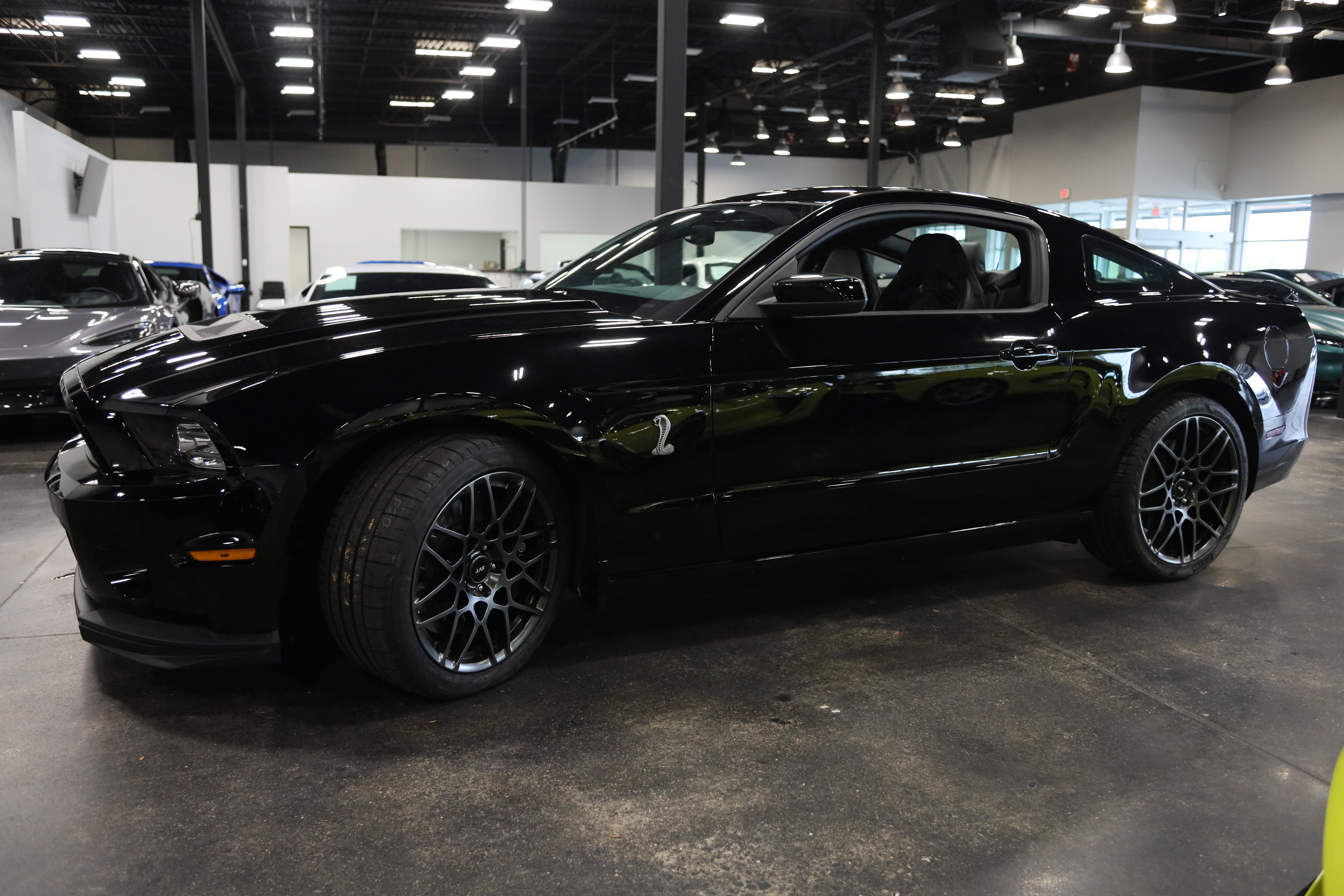 Used 2013 Ford Mustang Shelby GT500 RWD image 9