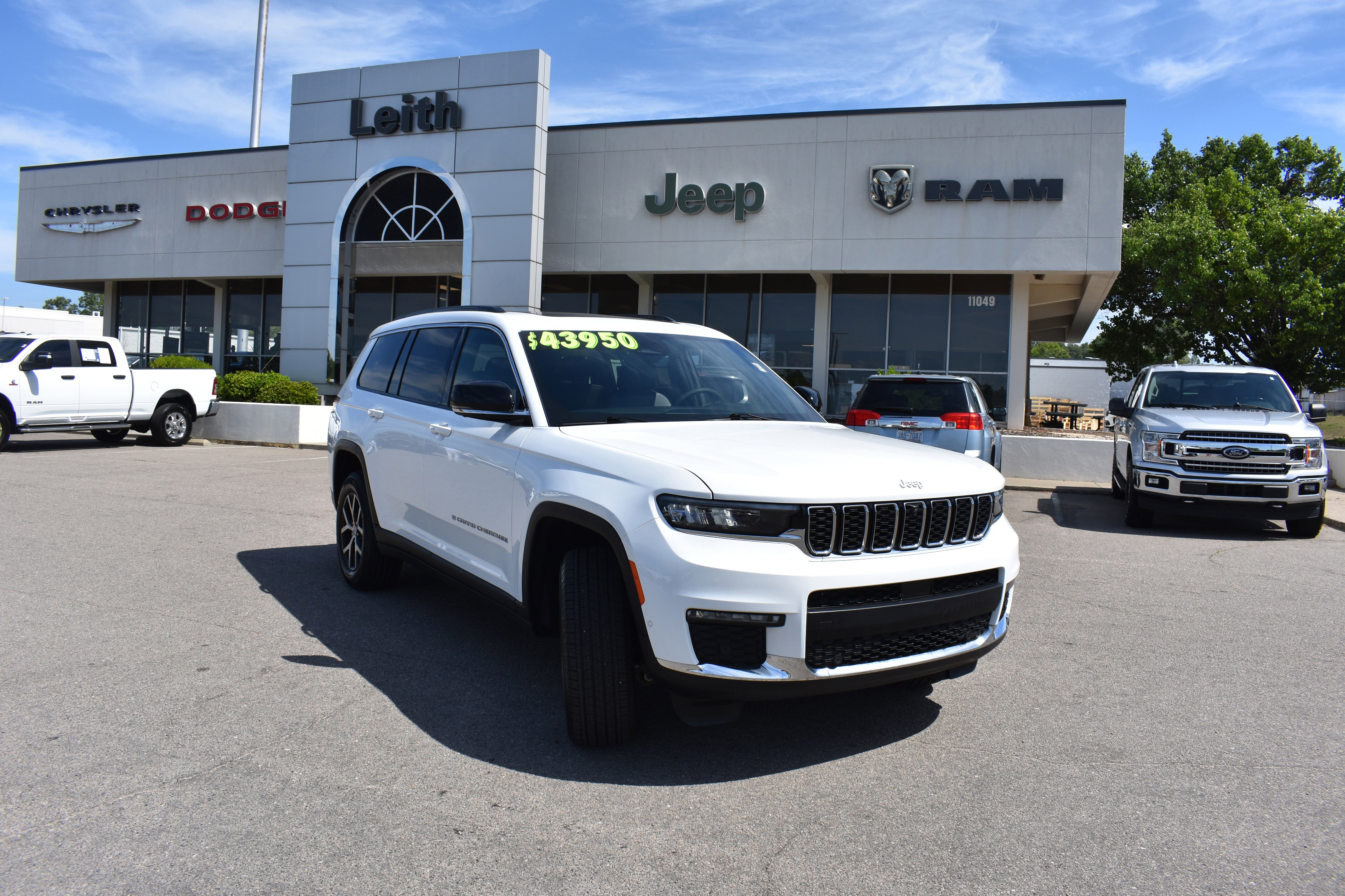 Used 2025 Jeep Grand Cherokee L Limited w/ Luxury Tech Group II AWD/4WD image 1